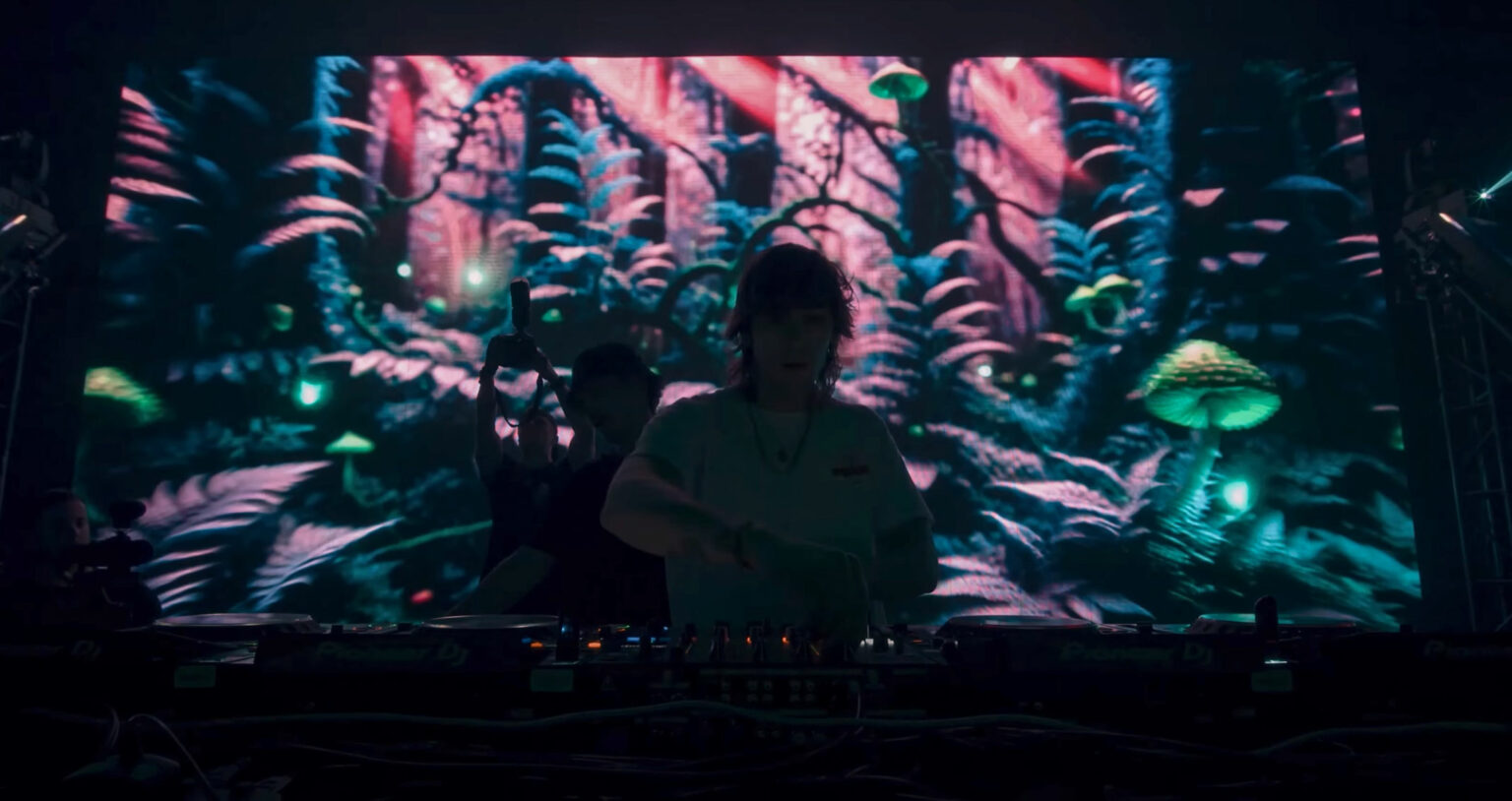 INZO Visionquest tour that Dreaming Computers did some AI visuals for